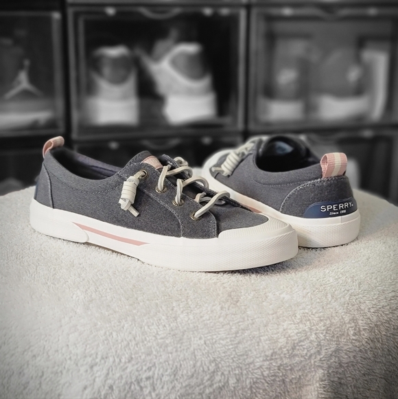 Sperry Shoes - Sperry Pier Wave LTT Wmns 6 Brand New Condition. Fast Shipper